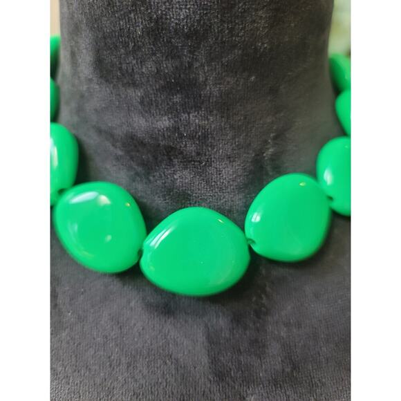 Women's Green Beaded Necklace With Silver Lobster Clasp Statement Jewelry - Picture 7 of 7
